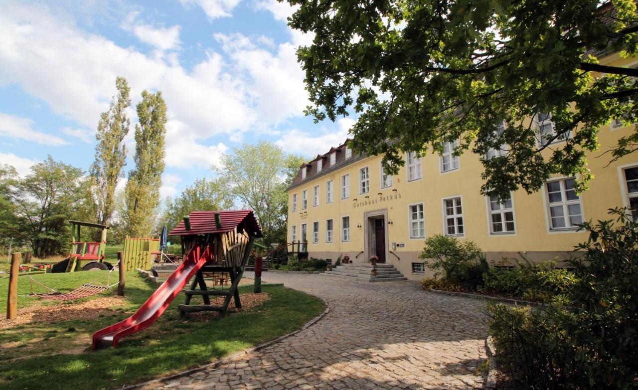 Familien- Und Freizeithotel Gutshaus Petkus Dış mekan fotoğraf