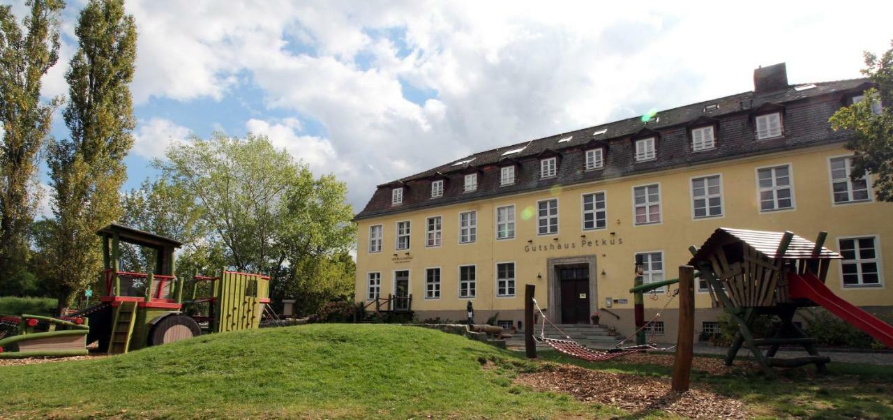 Familien- Und Freizeithotel Gutshaus Petkus Dış mekan fotoğraf